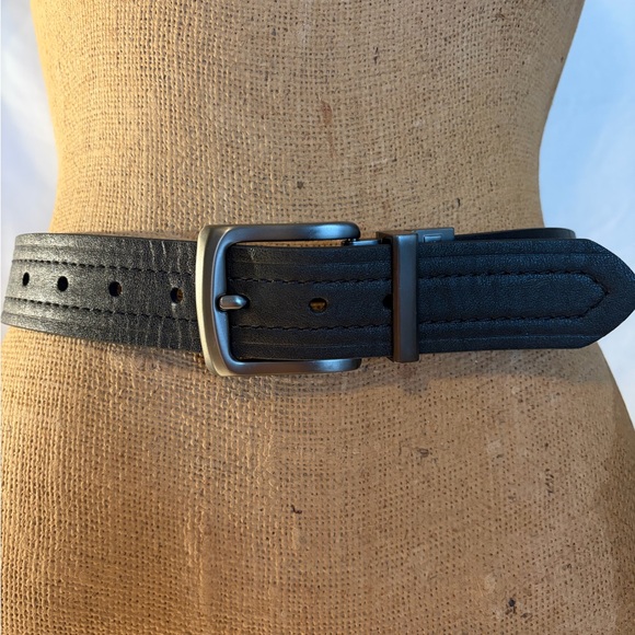 Levi's Accessories - Levi’s women’s Black Leather Belt silver buckle 1 1/2” X 38”